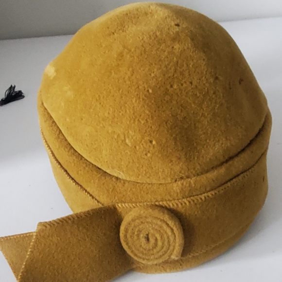 Vintage  Tan Wool Beret Hat with Structured Brim By Frank Olive, New York - Picture 1 of 7